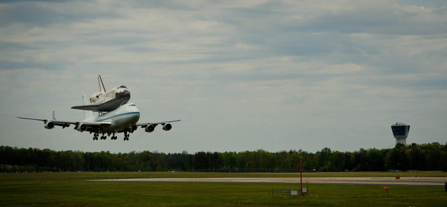 Space Shuttle Discovery Landing at Dulles