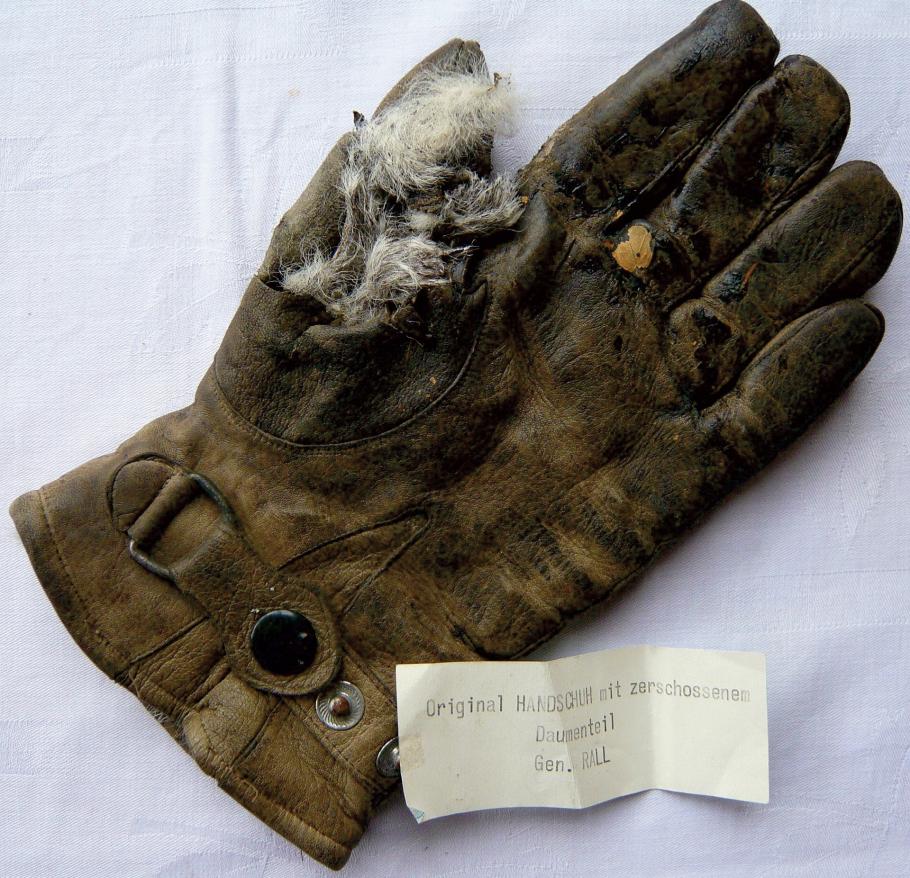 Günter Rall&#039;s Glove
